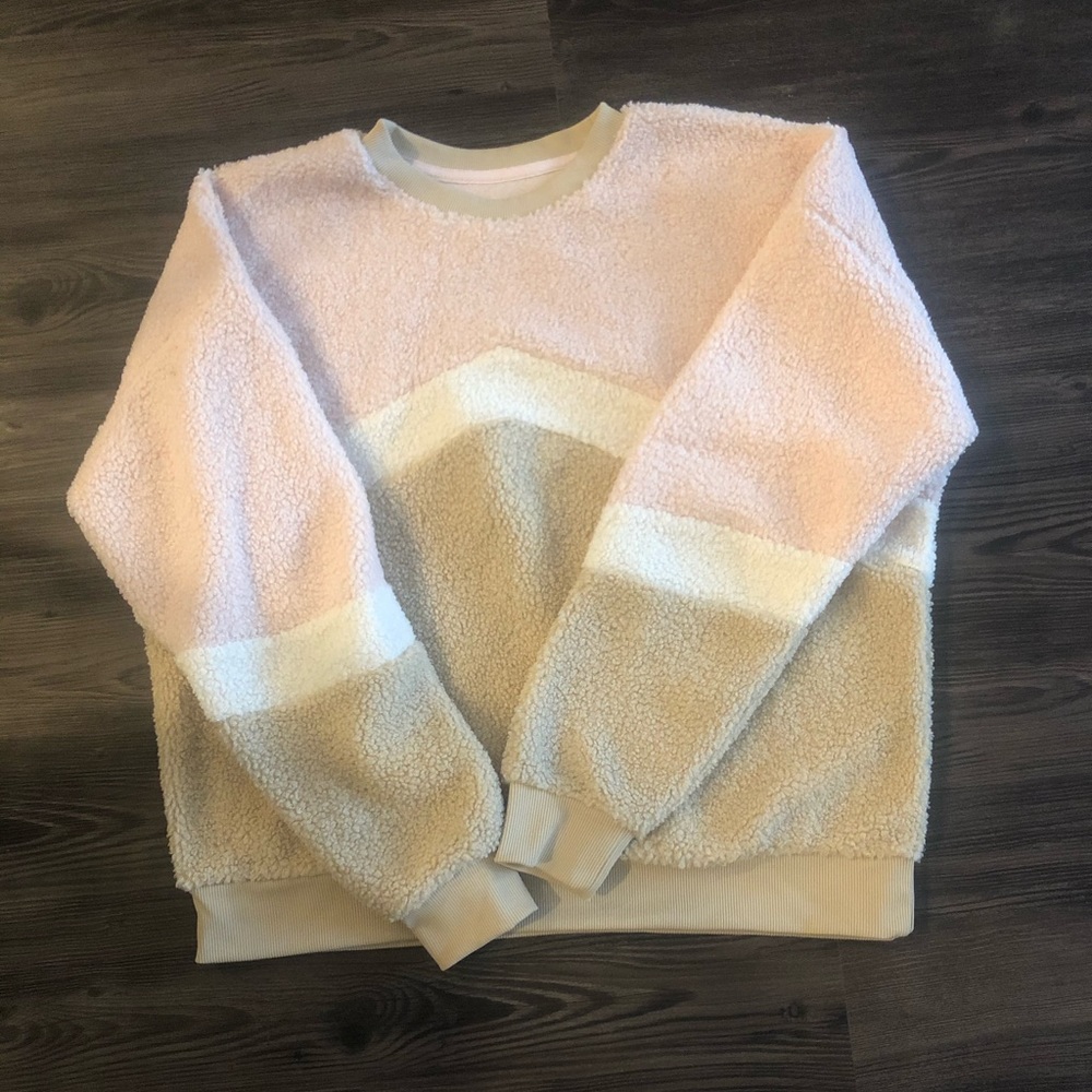 NWOT Francesca’s sweater